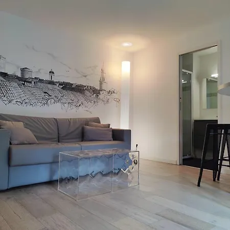 Les Saints Peres Pres Du Vieux Port *